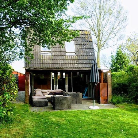 Oude-Tonge Holiday House Near Fishing Waters Bagian luar foto