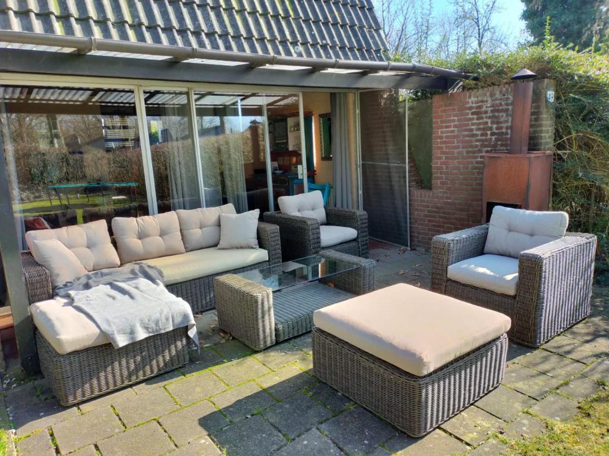 Oude-Tonge Holiday House Near Fishing Waters Bagian luar foto